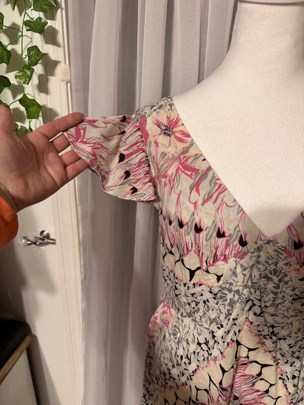Free People Floral Pink Cream Black V-Neck Flutter Sleeve Dress Size 10 - Picture 3 of 11